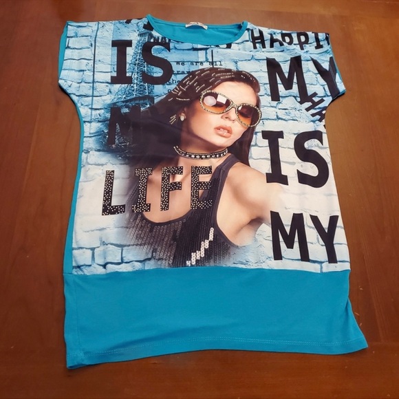 Moda color short sleeve blouse is a size Medium. - Picture 4 of 6